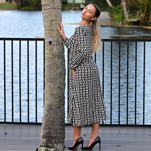 DEVORAH'S SECRET Modest Midi Dress Geometric Black & White / Regular& Plus sizes - Picture 5 of 5